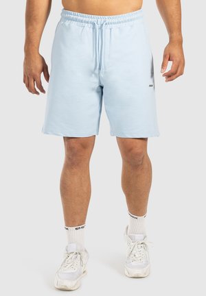 Lysblå bomulds shorts med elastisk talje, sidelommer og et subtilt trykt logo nederst til venstre.