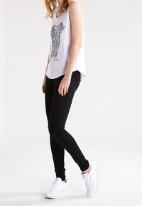 Even&Odd Top - white