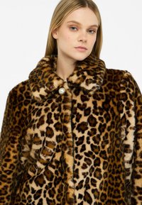 LIU JO ANIMAL-PRINT - Zimná bunda - brown