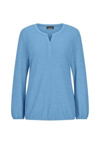 Maglietta azzurra chiara a maniche lunghe con scollatura rotonda e parziale chiusura a bottoni. Tessuto morbido con una texture liscia, vestibilità leggermente larga.