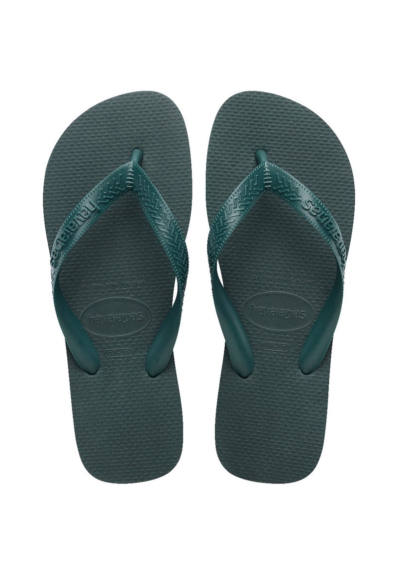 Chinelas de borracha verdes com uma sola texturizada, tira larga para os dedos e detalhes de marca. Design leve para uso casual.