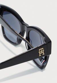 Tommy Hilfiger Aurinkolasit - black