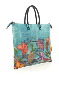 Borsa tote turchese con ricami floreali, manici neri e logo "Gab #004 Special" su tessuto a fantasia checkered texturizzato.