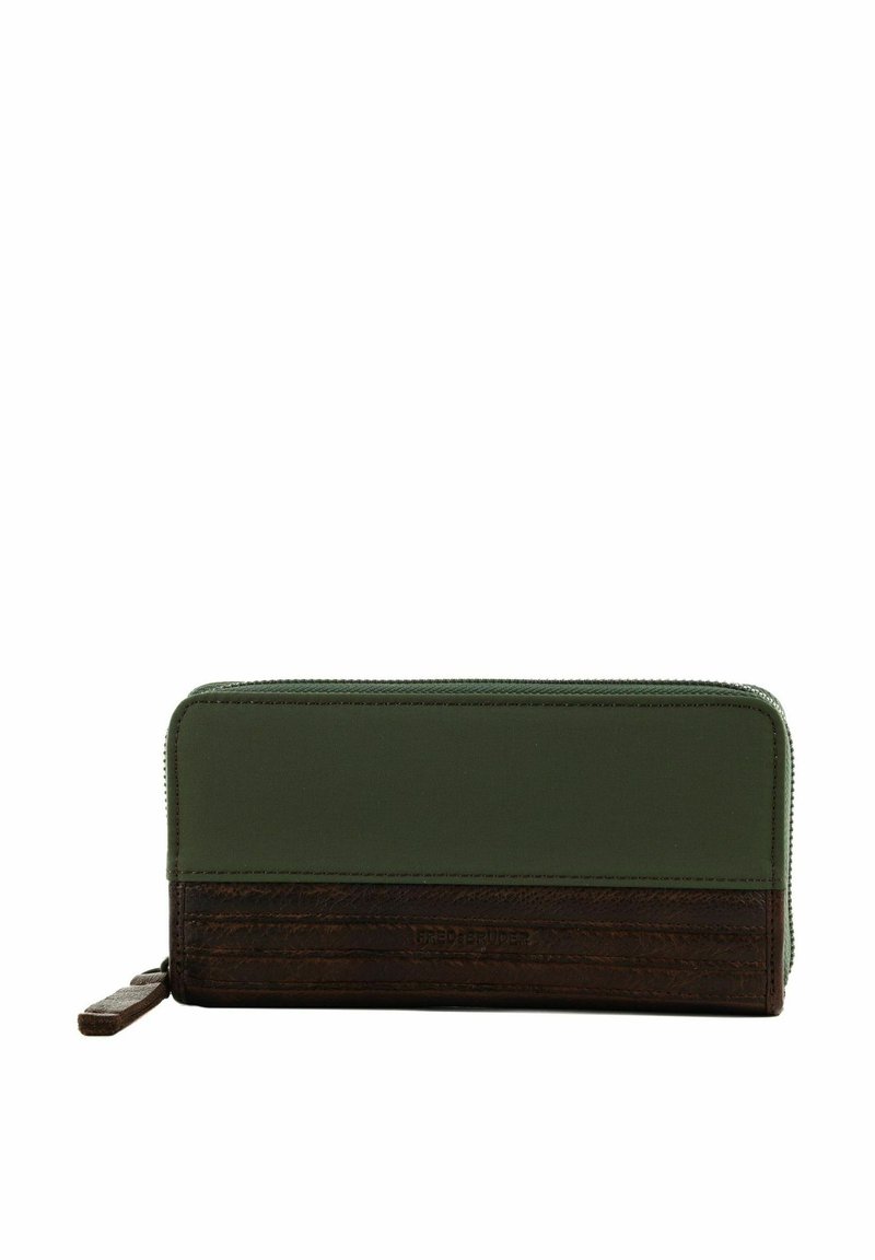 Portefeuille rectangulaire vert et marron foncé avec fermeture à glissière sur tout le tour, textures de cuir et de tissu, petite languette de tirage sur le côté gauche.