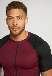 JP1880 Chaqueta fina - bordeaux