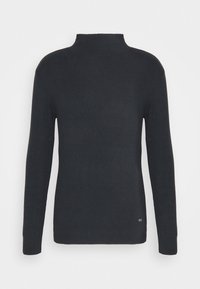 Svart ribbad stickad långärmad tröja med högkrage och liten metalllogotyp på nederkanten mot vit bakgrund.