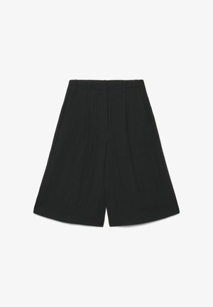 Shorts noirs à jambes larges avec taille haute, passants de ceinture et plis devant, disposés à plat sur un fond blanc.