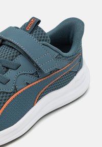 Puma REFLECT LITE UNISEX - Chaussures de running sur route - gray skies/flame flicker/white