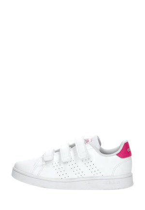 Scarpa sneaker bianca Adidas con tre cinghie in velcro, dettaglio laterale traforato e linguetta del tallone rosa con logo Adidas, su sfondo bianco.