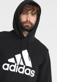 adidas Performance MUST HAVES SPORT REGULAR FIT HOODIE - Felpa con cappuccio - black/white