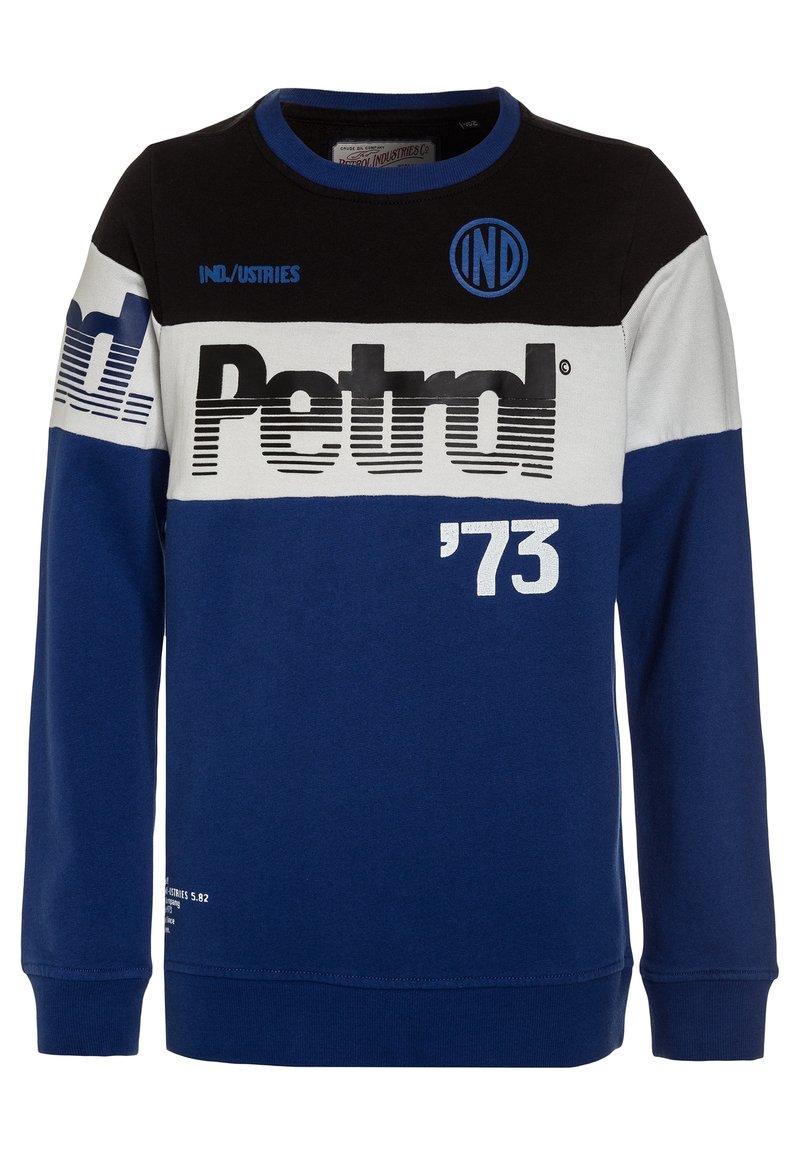 Felpa blu e nera con maniche lunghe, caratterizzata da un design color block, grande logo testuale "Petrol" e dettagli in bianco e blu.