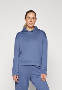 ONLY Play ONPLOUNGE LIFE HOOD NOOS - Majica s kapuljačom - vintage indigo