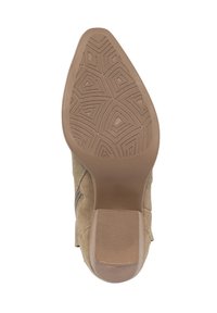Taupe Wildleder-Ankle-Boot mit einer strukturierten Gummisohle. Verfügt über einen dreieckigen Absatz und eine gemusterte Außensohle für Grip und Stabilität.