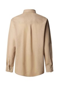 Chemise beige à manches longues pour homme avec poignets boutonnés et empiècement arrière, vue de dos sur fond blanc.