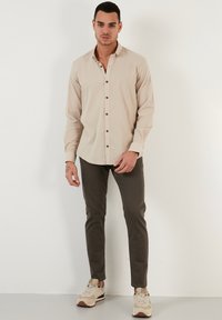 Buratti SLIM FIT - Skjorter - stone