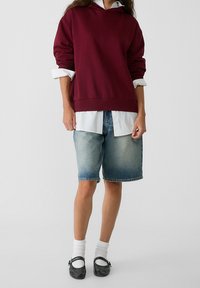 Stradivarius Jersey con capucha - bordeaux