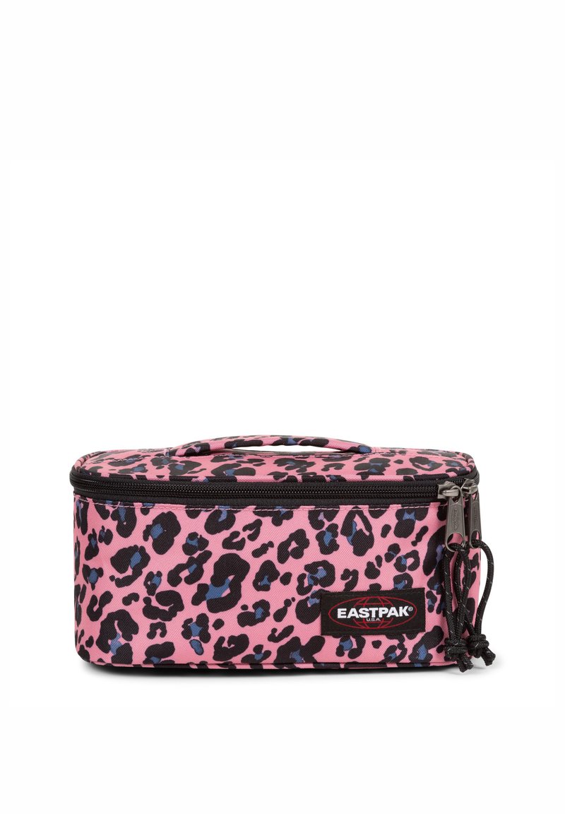 Borsa rettangolare con stampa di leopardo rosa, dotata di una cerniera e manico neri, realizzata in materiale resistente e con un patch con logo sul davanti.