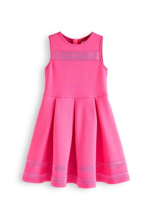 Robe d'enfant rose vif sans manches avec des rayures horizontales transparentes sur la poitrine et l'ourlet, jupe plissée et fermeture éclair au dos.