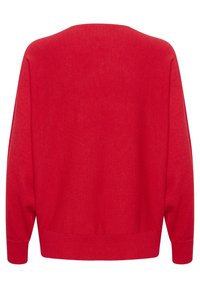 Pull rouge à manches longues avec une coupe décontractée, poignets et ourlet côtelés, fabriqué dans un matériau doux avec une finition lisse et texturée.