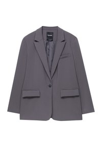 Grauer einreihiger Blazer mit Reverskragen, zwei vorderen Eingrifftaschen und einer Brustleistentasche, auf einem weißen Hintergrund präsentiert.