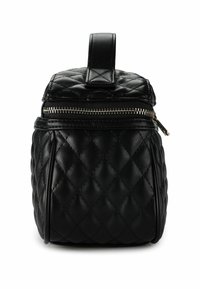 Zaino nero trapuntato in pelle, con manico superiore e chiusura con cerniera. Texture morbida con motivo a diamante sulla superficie.