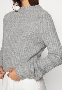 Monki Sweter