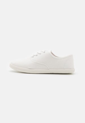 Sneakers - white