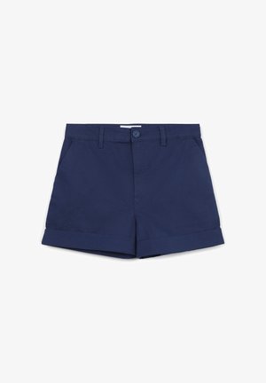Shorts in cotone blu navy con chiusura a bottone, due tasche frontali e risvolti. Texture liscia e design a taglio dritto.