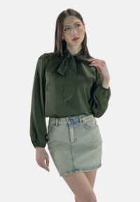 Elara Maglietta a manica lunga - grün