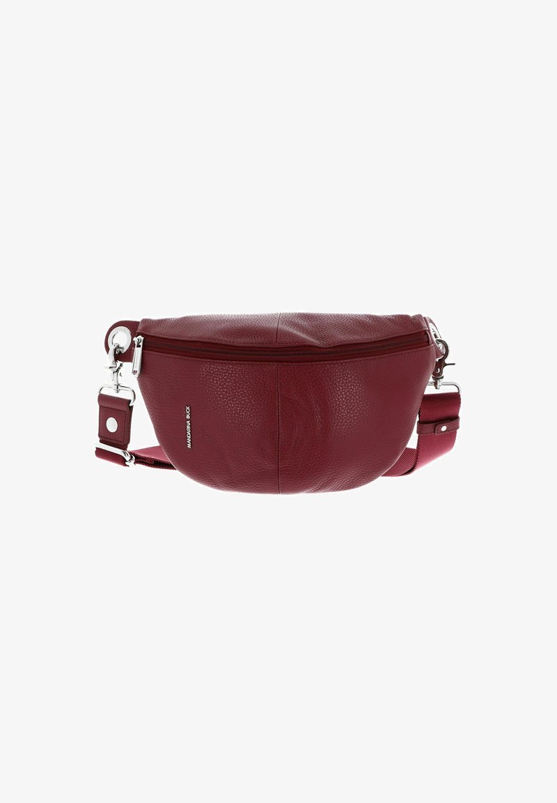 Sac à taille en cuir grainé rouge foncé avec fermeture à glissière et sangle ajustable, doté de quincaillerie en métal argenté.