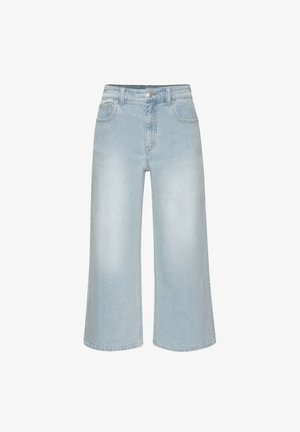 Helleblaue Jeans-Culottes mit hoher Taille, weitem Bein und Knopfverschluss. Der Stoff hat eine weiche Textur und eine abgewetzte Optik.