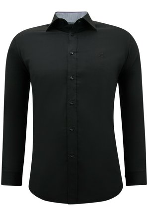 Zwarte langemouwen shirt van gladde stof, met een button-down voorkant, puntige kraag en subtiele geborduurde logo op de borst.