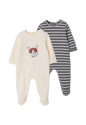 Zwei Baby-Strampler, einer cremefarben mit einem Fuchs-Gesicht-Design, der andere grau mit weißen horizontalen Streifen, beide mit langen Ärmeln und Fußteilen.