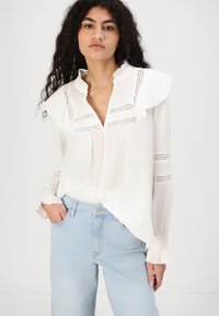 ONLY MIT WEITEM JUDY-O NIEDRIGE GESCHNITTEN - Straight leg jeans - light blue denim/lichtblauw denim