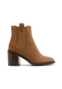 Brązowe zamszowe botki za kostkę na blokowym obcasie, z elastycznymi bocznymi panelami i pętelką do zakładania. Posiadają gładką teksturę i okrągły czubek.