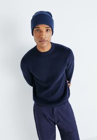 Selected Homme - LS STRUCTURE CREW NECK NOOS - Vesta - sky captain Minijatura 1