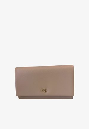 Portafoglio in pelle rosa pallido con finitura testurizzata, caratterizzato da un accento del logo dorato sul davanti e una forma rettangolare.