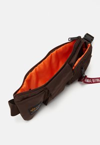 Alpha Industries CREW UTILITY BAG UNISEX - Marsupio - hunter brown