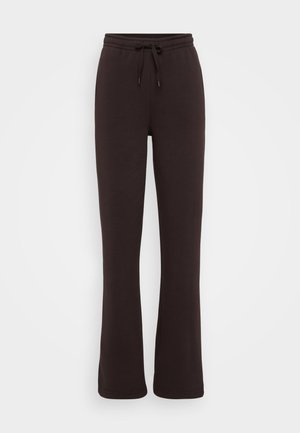 Pantalons de survêtement en mélange de coton noir avec une coupe décontractée, taille à cordon et ouvertures de jambe évasées. Texture lisse et détails de design minimalistes.