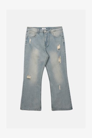 Helerohelised teksapüksid laiade säärtega, tuhmistunud aladega ja mitmete teadlikult tehtud rebenditega esi-reites ja põlvedel.