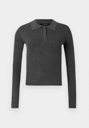 Sivý rebrovaný polo tričko s dlhým rukávom a golierom, ktorý má tri gombíky a textúrovanú tkaninu.