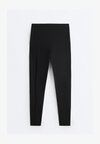 HIGH-RISE COMPRESSIVE ANKLE-LENGTH WITH POCKET - Leggings - black