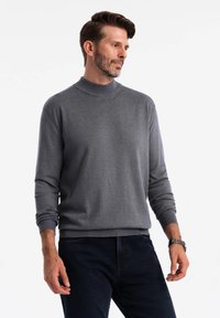 Unselected, grey melange
