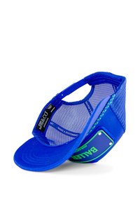 Blaues Cap aus Netzmaterial mit einer strukturierten Krempe. Verfügt über einen grünen Akzent und ein Etikett im Inneren. Das Design ist sportlich und modern.