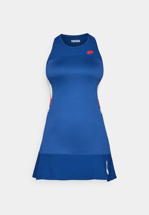 Sinine sportlik kleit, millel on keha ligihoidav osa, rinnanökkimise disain ja laienev äär. Külgedel on punased ja valged aktsendid. Sile tekstuur.