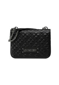 Schwarze gesteppte Leder-Handtasche mit silberner Kettenriemen und "LOVE MOSCHINO" Logo-Plakette auf der Vorderseite.