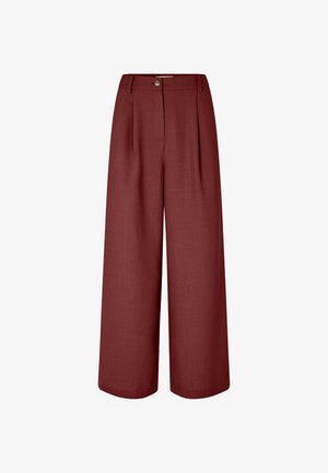 Wide-leg trousers in a rich burgundy color, made of smooth fabric. Features a waistband, front pleats, and a single button closure.