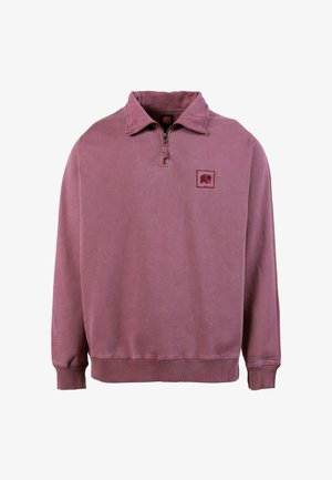 Sudadera de cuello redondo en un tono mauve apagado, hecha de una tela suave. Presenta un cierre de cremallera de cuarto, un cuello y un pequeño logo grabado en el pecho.