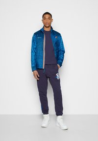 Nike Sportswear Corta-vento - dark blue