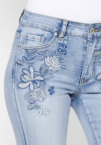 Koroshi Trapezaste traperice - azul cl   light blue